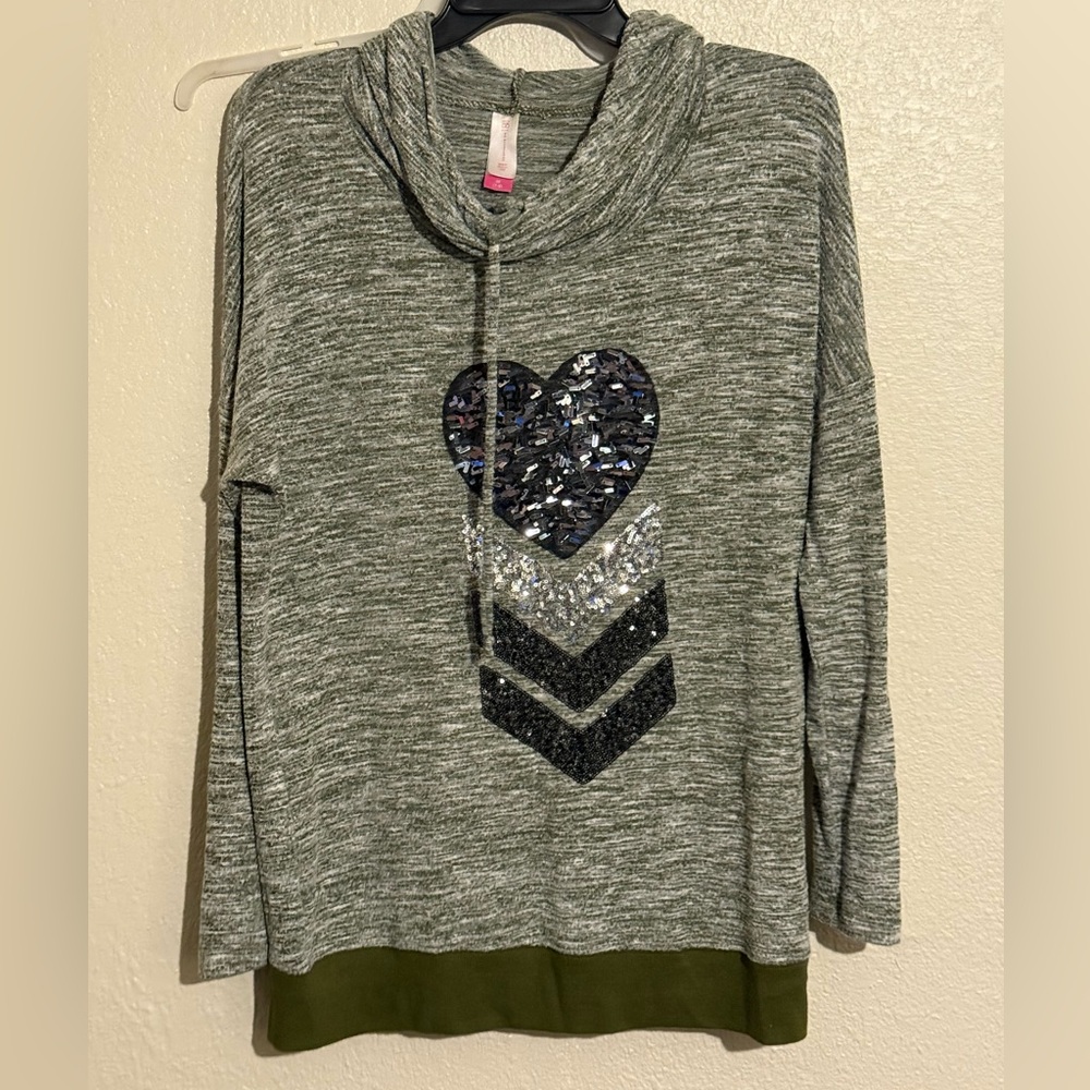 No Boundaries Green Heart Pattern Sweater Hoodie